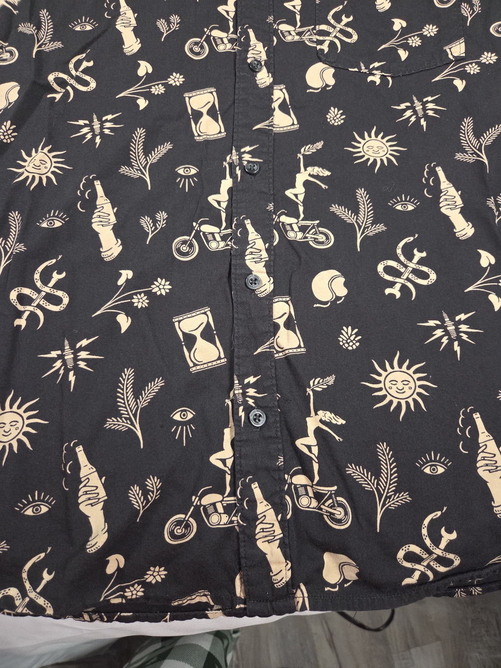 Roark Black Short-Sleeve Button-Down with Beige Icon Print - Picture 5 of 9